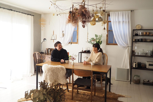 【同棲インタビュー】DIY家具で話題のインスタグラマー・asasaさんに聞いた結婚生活と手作りの暮らし