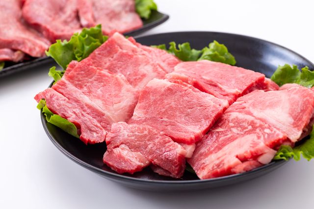 お皿に乗ったお肉