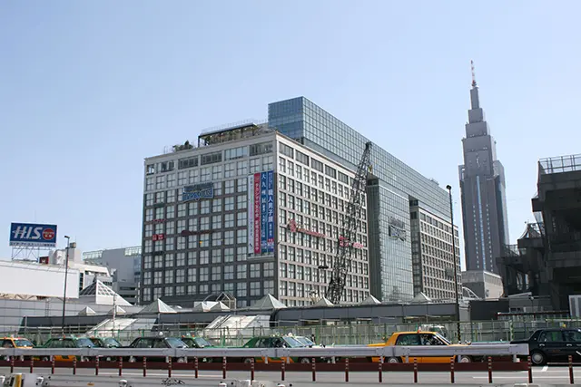 多数の店舗が入る高島屋タイムズスクエア