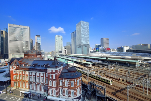 東京駅とオフィス街