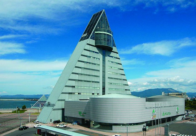 建物は、青森の「A」がモチーフ