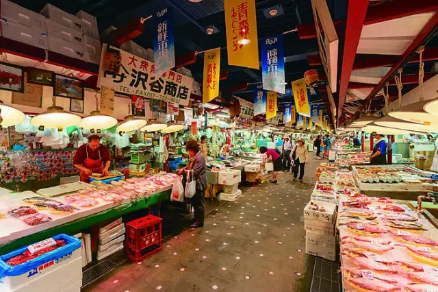 飲食店もあり、買い物ついでに食事も楽しめる