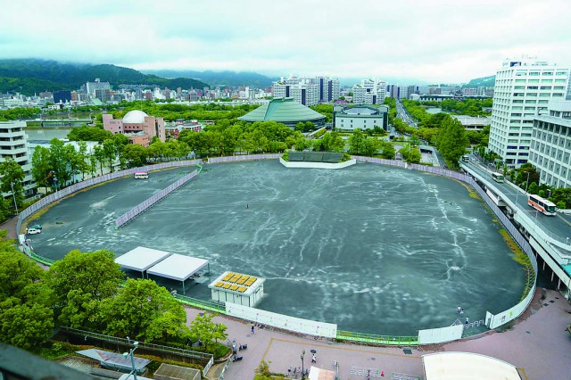 広島市民球場は1957年7月の完成以降、2009年3月31日まで広島東洋カープの本拠地だった