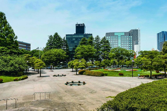 勾当台公園は、いこいのゾーン・歴史のゾーン・にぎわいのゾーンという3つのエリアで構成されている