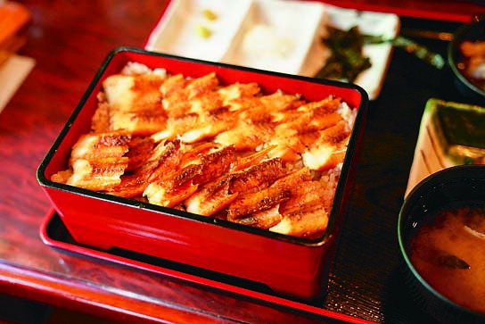 広島の定番の一つ「穴子めし」! 食べ方を変えて楽しもう