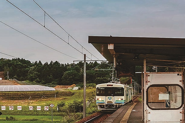 南角田駅は１時間に１～２本電車が停まる