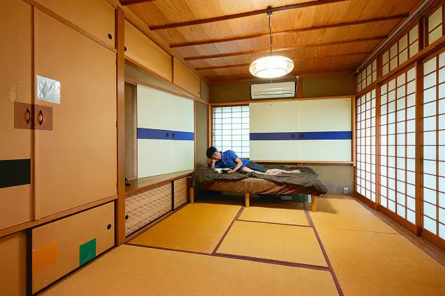源さんの寝室。物が少ないのは、日中は貸し出しているためだ