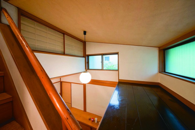 古い建物ながら、吹抜やロフトなど、縦の空間をうまく使った構造がユニークだ