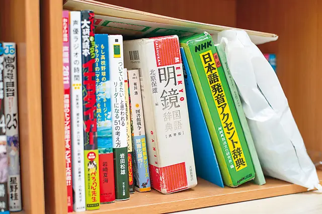 専門学校時代から愛用している発音辞典は必需品