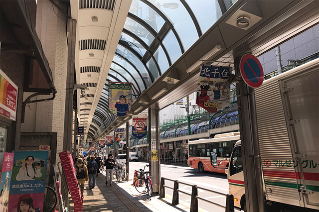 商店街が多く、老舗和菓子屋から新しい飲食店までさまざまな店が軒を連ねる|最寄駅「北千住」の男女30人に生の声を聞いた! 北千住の住みやすさ、家賃相場、治安、買い物、アクセスは?