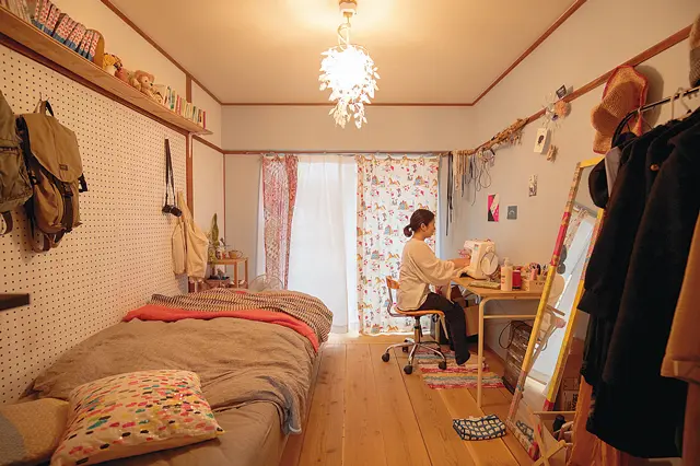 有孔ボードは安いうえに見た目がオシャレ。お金をかけない工夫が随所に見られる