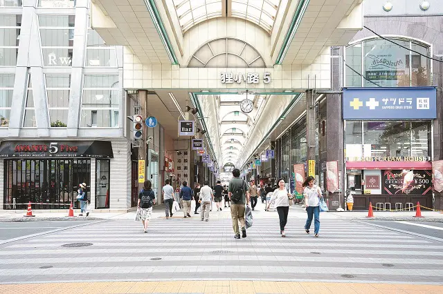 狸小路というのは札幌の古くからの庶民的な商店街