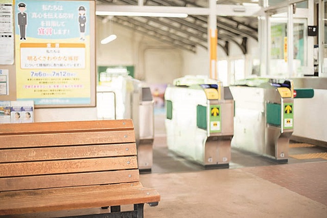 多くの観光客でにぎわう小樽駅と違い、ローカル線の駅といった風情の南小樽駅