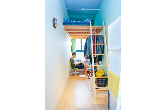 EnglishShare180°金山の一室。部屋はあまり広くはないが、ロフト付きのため窮屈な思いをすることなく過ごせる