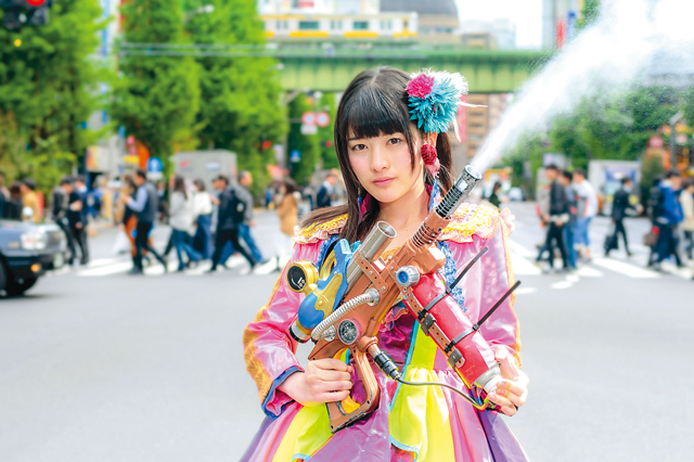 仮面女子・神谷えりな
