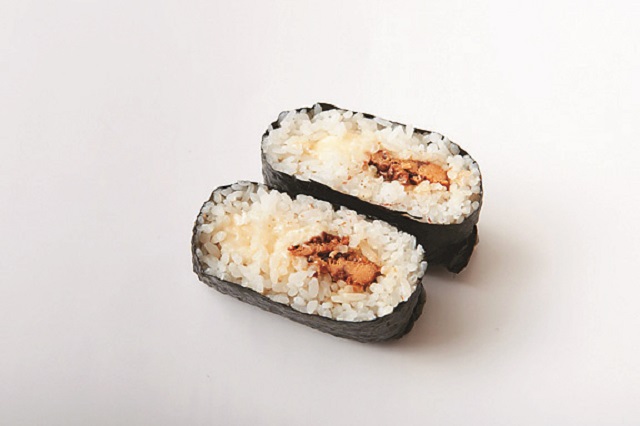 サンマ× チーズのおにぎらず