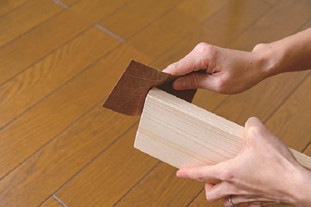 紙ヤスリをかけておくとラブリコをはめやすくなる