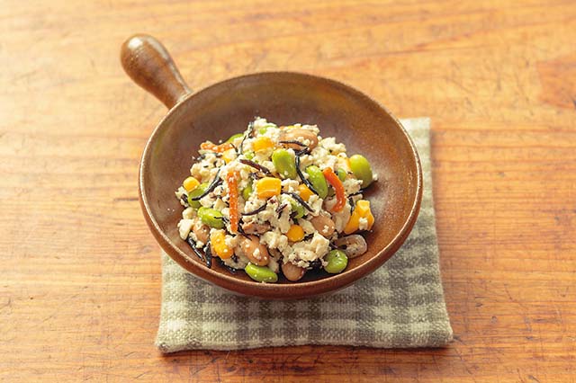 コンビニ飯レシピ ヘルシーな深夜飯 かんたんバンバンジー ひじきと豆腐の具だくさんサラダ ガジェット通信 Getnews コンビニ飯レシピ ヘルシーな深夜飯 かんたんバンバンジー ひじきと豆腐の具だくさんサラダ ガジェット通信 Getnews