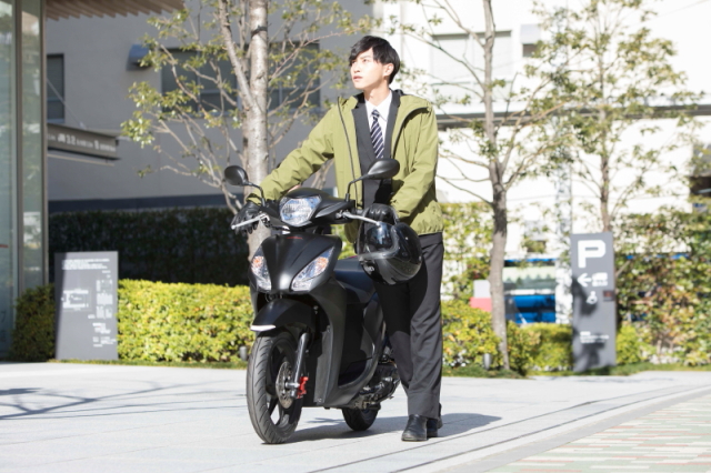 スクーターなら通勤・通学の満員電車のストレスとも無縁