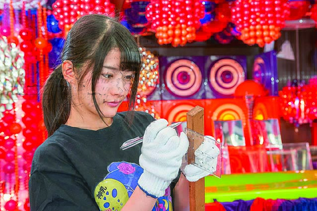 ①穴を開ける箇所に印をつける|神谷えりな×折りたたみ式ミニテーブル
