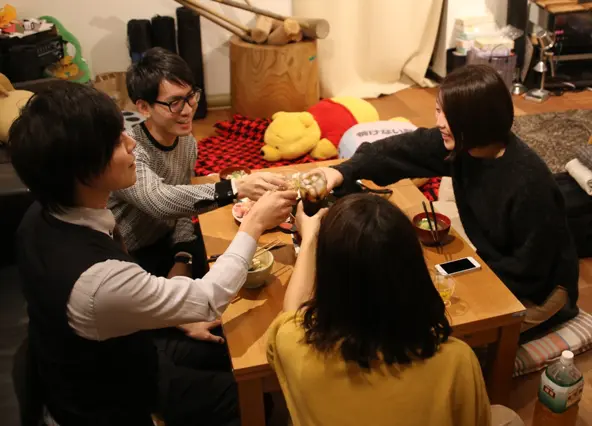 シェアハウスの住人にインタビュー。けっして鍋パーティーではありません
