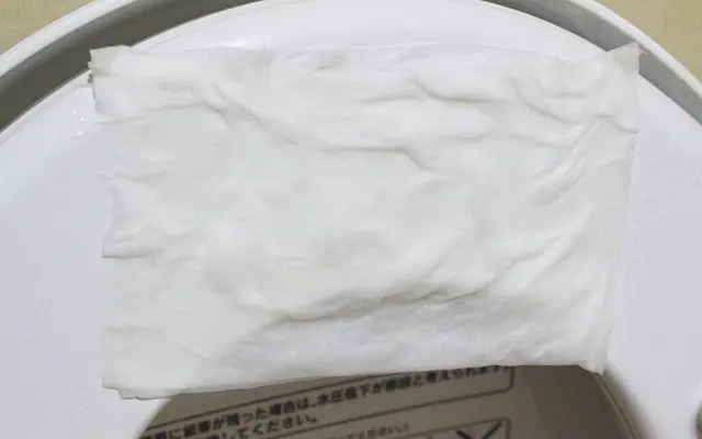 スプレーしたあと、ティッシュでパッキング!