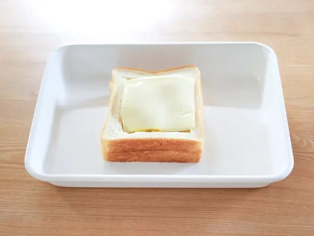 最後に、さらにとけるチーズを乗せる。焼き色がつくまで焼いたらできあがり