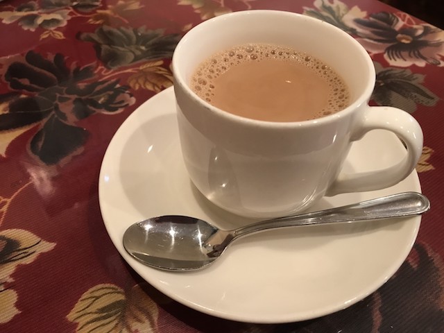 ランチドリンクに選んだのはマサラ・チャイ。スパイスがしっかり香る本格派|スパイスマジック カルカッタ 本店
