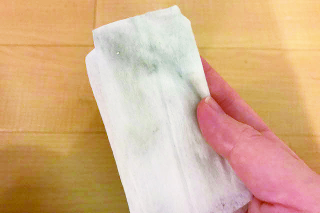 靴専用クリーナーには汚れがしっかり|100均グッズで靴磨き