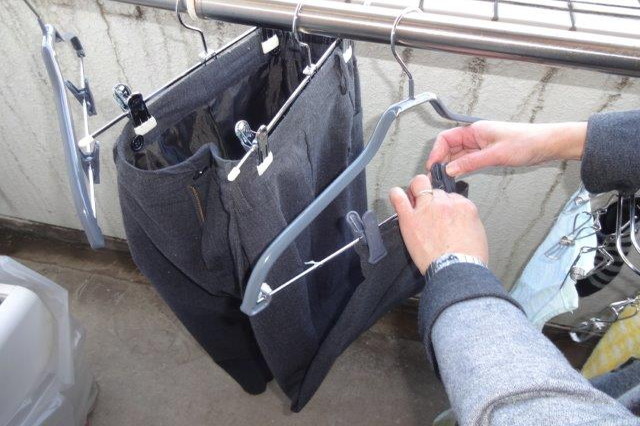 片方の足を吊るして|洗濯物が早く乾く干し方