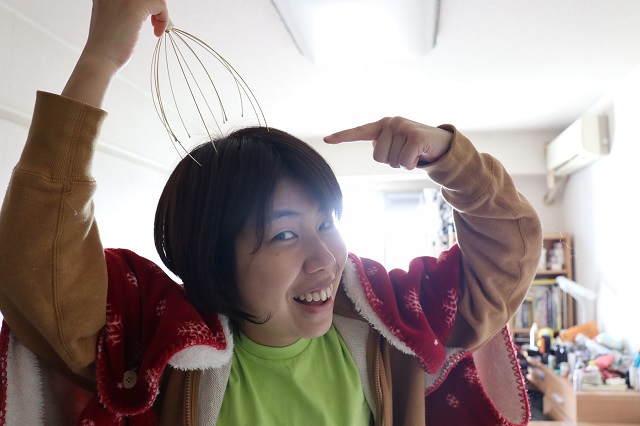 ヘッドマッサージャー。友人家のクリスマスパーティのプレゼント交換会でもらった|狭いベランダに洗濯物をたくさん干す方法