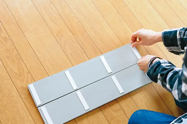 両面テープはしっかり均等に貼る|セリアの商品で作る小物入れ