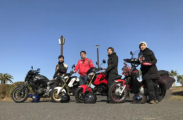 城南島までツーリングした時の一枚。今年の正月は、隣人と箱根までドライブしたそう|ガレージハウス
