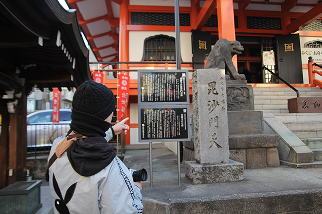 神楽坂の中ほどにある善國寺。江戸時代からこれまで、「神楽坂の毘沙門さま」として信仰を集め続けているのだとか｜下関マグロさんと歩く早稲田