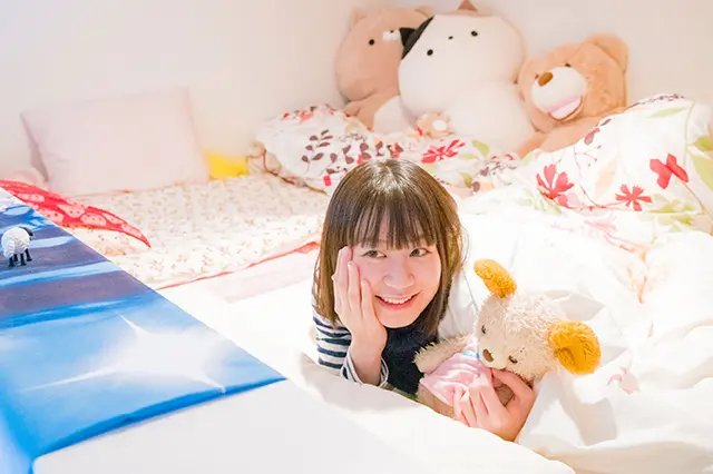 なかなか広いロフト。布団2枚に加えて、衣装などを置いていた|仮面女子・小島夕佳の部屋初公開!人気アイドルの一人暮らし