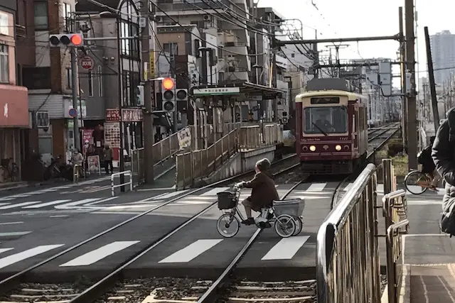 都電荒川線荒川遊園地前駅の様子。最盛期には41路線あった都電も今は荒川線を残すのみ|あらかわ遊園のある街・西尾久探訪