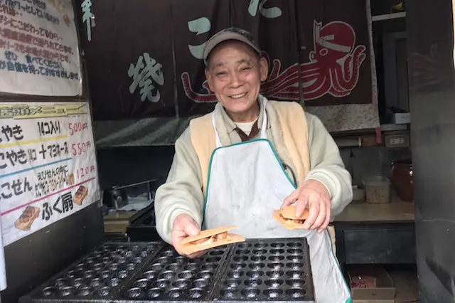 店主の梁川さんは唐突に年齢当てクイズを出題してくる。「正解したらお代をまけてやるよ」だって‼︎|ふく扇(西尾久)