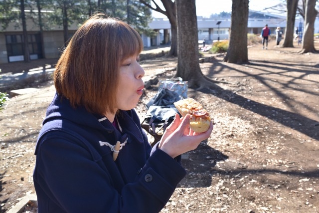 パンを食べている時の片山さんは本当に幸せそうだ