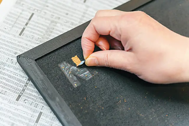 塗料がしっかり乾いてからシールをはがすようにしよう!|【賃貸DIY】100均グッズを活用してキッチンを賢くスッキリさせる収納アイデア3選