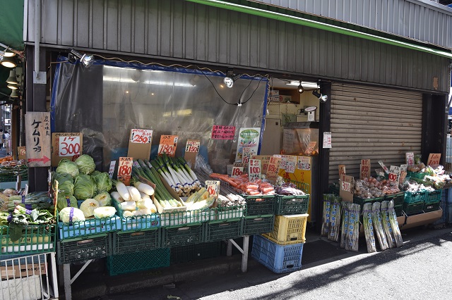 同じ商店街の中に八百屋が3軒もあった｜東京メトロ直通運転開始で便利になる街「北綾瀬」「方南町」をサキドリ取材してきた