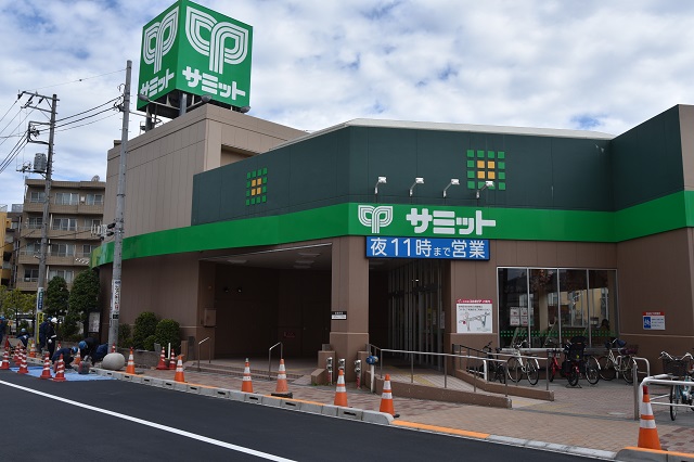 でっかいサミット。地下に広大な売り場が広がっている|東京メトロ直通運転開始で便利になる街「北綾瀬」「方南町」をサキドリ取材してきた