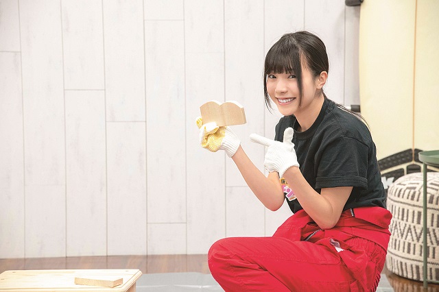コーヒーペーパーホルダー用が完成!「カーブも電動のこぎりならきれいに切れる~!でもちょっと……おしりみたい……(笑)」と立花あんなさん|仮面女子・立花あんながDIYに挑戦! コーヒードリップスタンドを作ってみた