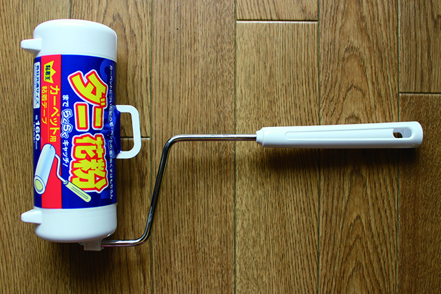 粘着カーペットクリーナー(429円)|家事・収納アドバイザーの本多弘美先生に教わった、花粉を除去する掃除の方法