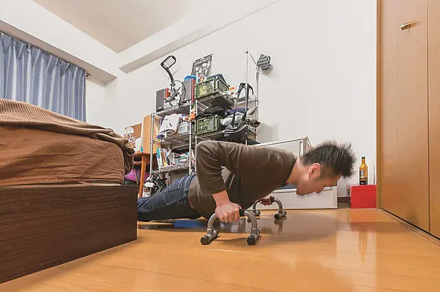 長らくバスケットボール・プレイヤーだった経験から柔道整復師への道を決心した翔太さん。今でもトレーニングは欠かさない|同棲・結婚生活の参考に!新婚さんに聞いた、結婚を見据えた二人暮らしの部屋探しのコツ