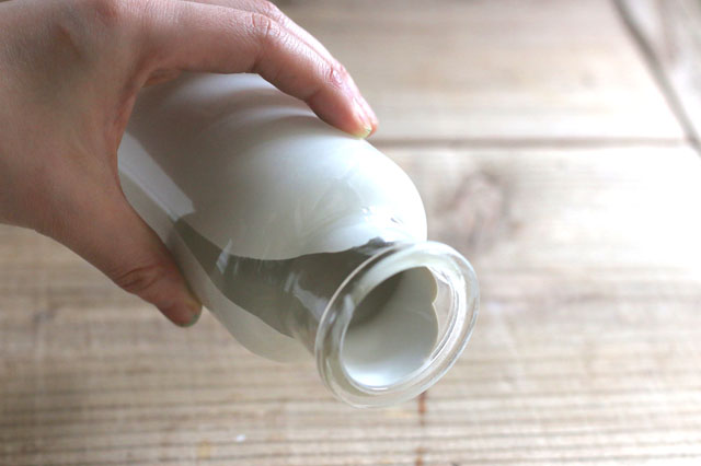 塗料が足りない場合は追加してOK|【賃貸DIY】100均でプチDIY!セリアのウォーターペイントでガラスボトルをオシャレ雑貨にリメイク