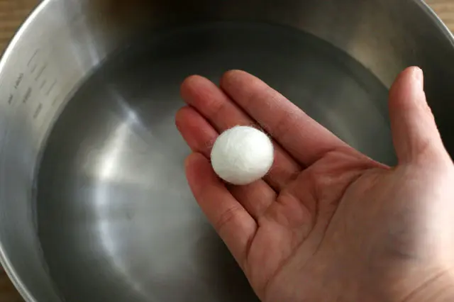 これくらいの大きさが使いやすい|【賃貸DIY】100均の羊毛フェルトを丸めて、ほっこり和むキッチンアイテムを作ろう