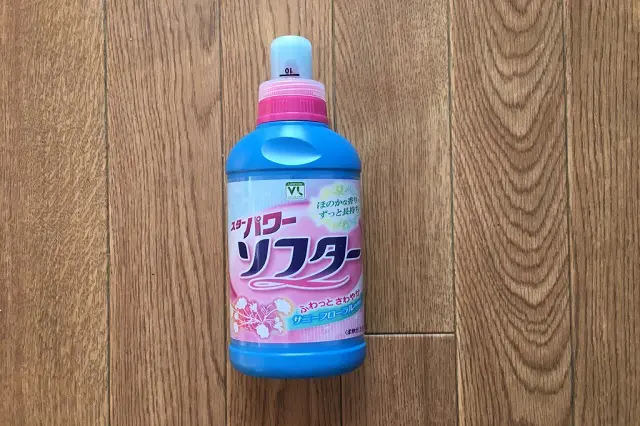 衣類に花粉が付着する原因は静電気。柔軟剤を使用することで静電気の発生を抑えられるのだ!|花粉がつきにくい洗濯物の干し方