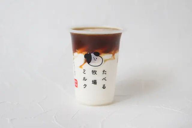 コーヒーとミルクの色のコントラストにときめく|売り切れ続出!ファミマ限定「たべる牧場ミルク」のインスタ映えするアレンジ5選