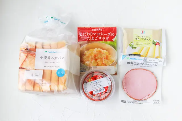 食パン+ハム+スライスチーズ+たまごサラダ+いちごジャムでロールサンドイッチのできあがり!|コンビニ食材でつくるお花見弁当・ロールサンドイッチのレシピ