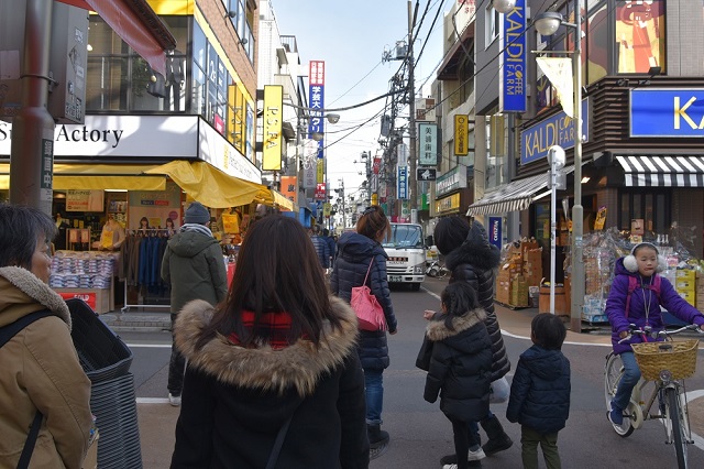 休憩を挟みつつも、カレー3食をペロリとたいらげてしまった手条さん。本当に、大好きなんだなぁ……｜『カレーの愛し方、殺し方』作者・手条萌さんと行く、“一人遊び”が充実する街・学芸大学